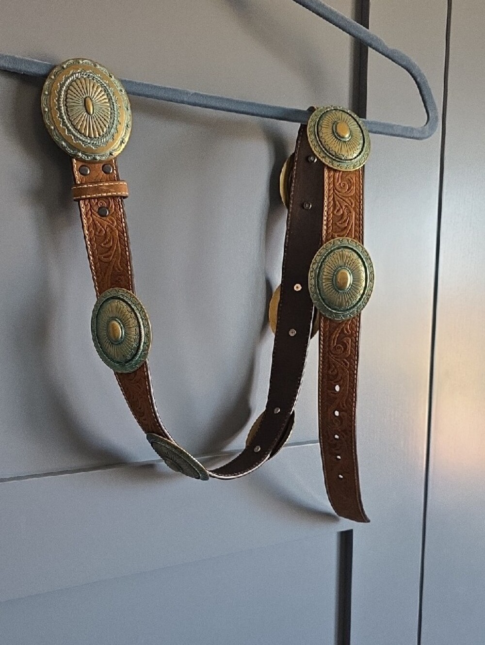 Women's Ariat Brown Leather Belt with Turquoise-Patina Concho Accents XL - Picture 2 of 7
